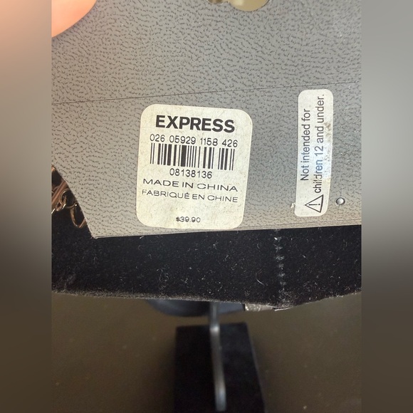 Express NWT statement necklace and bracelet set - Picture 6 of 6